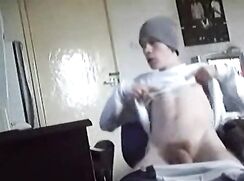 jonge gast komt klaar skater boys porn