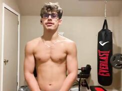 cute bodybuilder workout