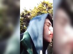 sweat à capuche le donnant à l'extérieur