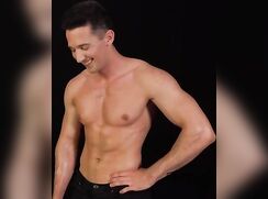 Muscle Boy Solo Leo Dinar