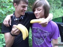 Ass eating banana - Ton