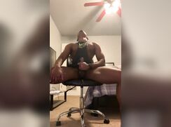 [Twit] [856] Horny af after the gym. Where my bate bros