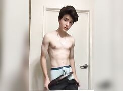 Short vid muscle boy strips