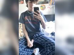 UK TEEN SOUIRT ON MIRROR