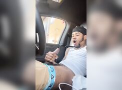 Str8 dude busts outside