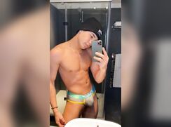 Pretty Muscle Boy SELFIE PORN CAM