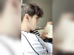 Teen wank and cum - pretty cock