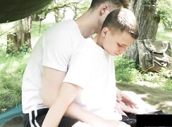 Mignon petit minet baisé cu h