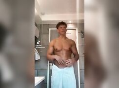 TikToker Muscle Teenaher - Cam Solo & Cumshot !