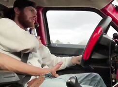 Straight Dude Gets a Quickie While Driving