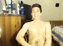 Short clip smiling webcam boy (no cum)