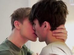 They Kiss and Fuck - Lovers Gay Porn Videos