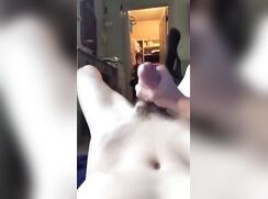 Atrapado por su amigo mientras dispara una carga masiva