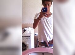 cute fit str8 guy mirror selfie to send