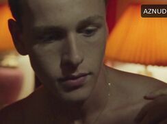 Beach Rats-Harris Dickinson-Gay Encounter KLOI