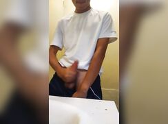 Nuts unloading in the sink