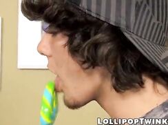 licking lollipop boys