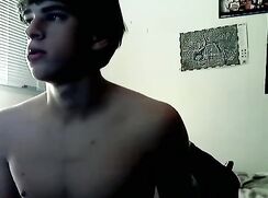 mignon se branle dans le salon CAM BOYS PORN