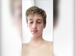 garçons montre ses poils, sa bite et ses couille