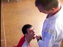 Twink's Amateur Blowjob Bukkake 7