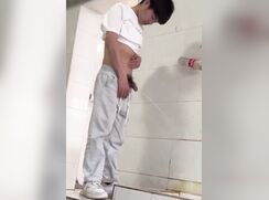Spy-Chinese teen locker room urinal 2