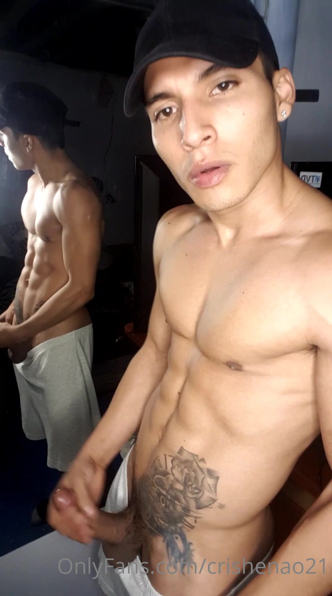 Aaron vip atleta@crishenao21 onlyfans spraying mirror | GayBoysTube