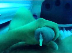 texas boy cumming in tanning bed