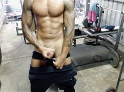 Arab blows huge cum load during GYM Session HD