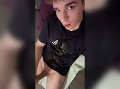 chubby Carlos loves to piss on himself