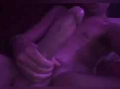 Huge dick dude jerking dick