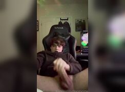 Shorty big cumshot in chair