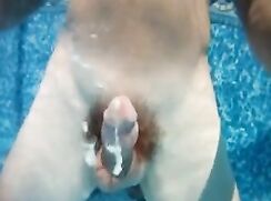 Underwater teen keeps on cumming