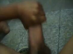 BR - Hung lad wanks in public showers