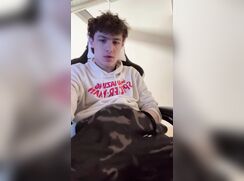 Camo Shows Off Hard Dick Gamer Boys Porn