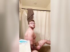 Buff bro bathroom bating