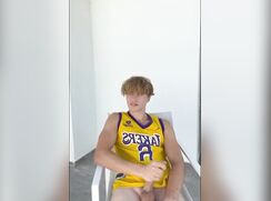 HORNY BLONDIE JERKS OFF AFTER TRAINING