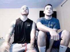 2 STR8 guys show off their big dicks on cam