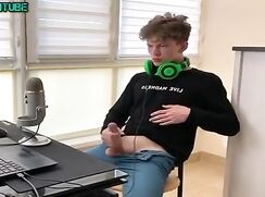 Wank in Room Gamer Twink Gay Porn