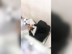 BBC jerking & cumming in bathroom stall