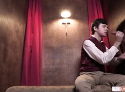 ♥ Confessionnal + glory-hole ♥