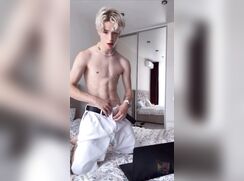 HBW Cumming On Cam Blond Twink Porn