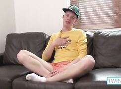 Boy Leon Squeezes Sexy Spunk