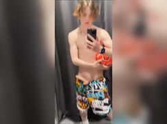 RUSSIAN TWINK JERKS OFF IN DRESSINGROOM