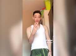 Tiktoker exposes himself