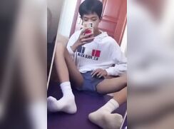 Asian tiktoker