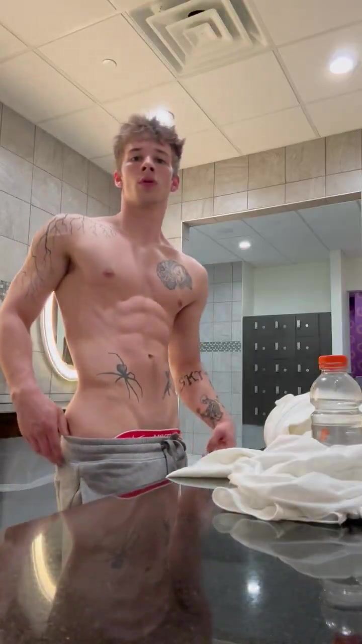 Simple Nolan at the gym  GayPornTube