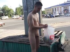 Amateur webcam: Naked on the street