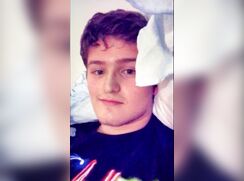 Philip (20) gay gamer exposed cums on cam