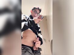 (Ducal) Vietnamese guys wanking in public toilet 3