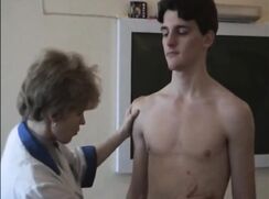 Doctor Chest Examination (nn)